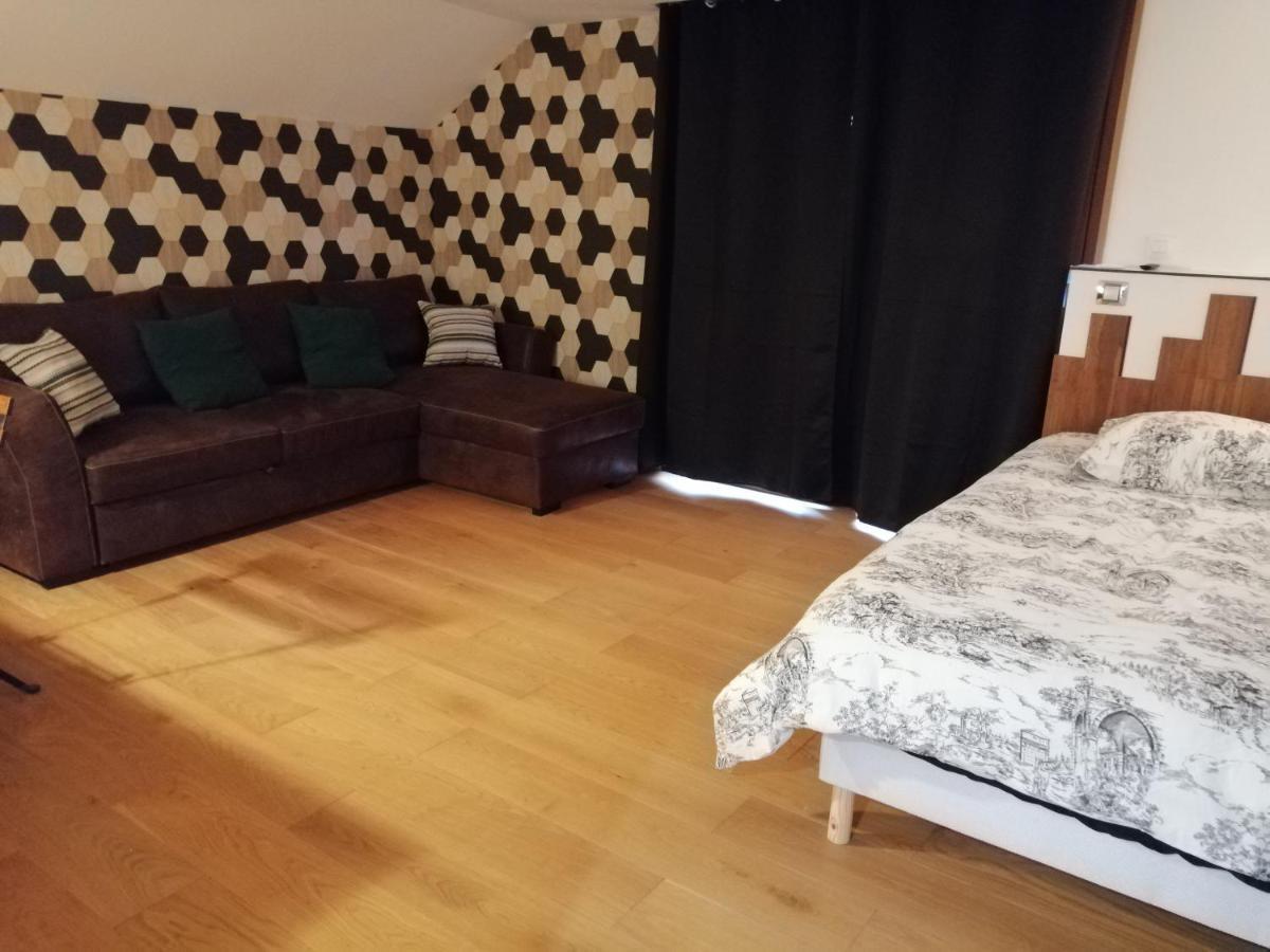 Etage A La Ferme Avec Piscine Interieure Privative, Selon Date Bassee Екстериор снимка
